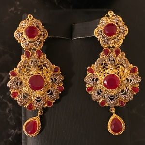 Gold Indian Bollywood earrings nwot red stones